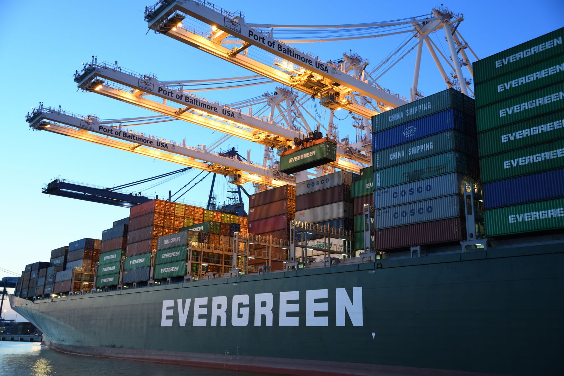 Container vessel at a working port